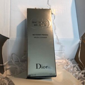 Dior Brush cleaner